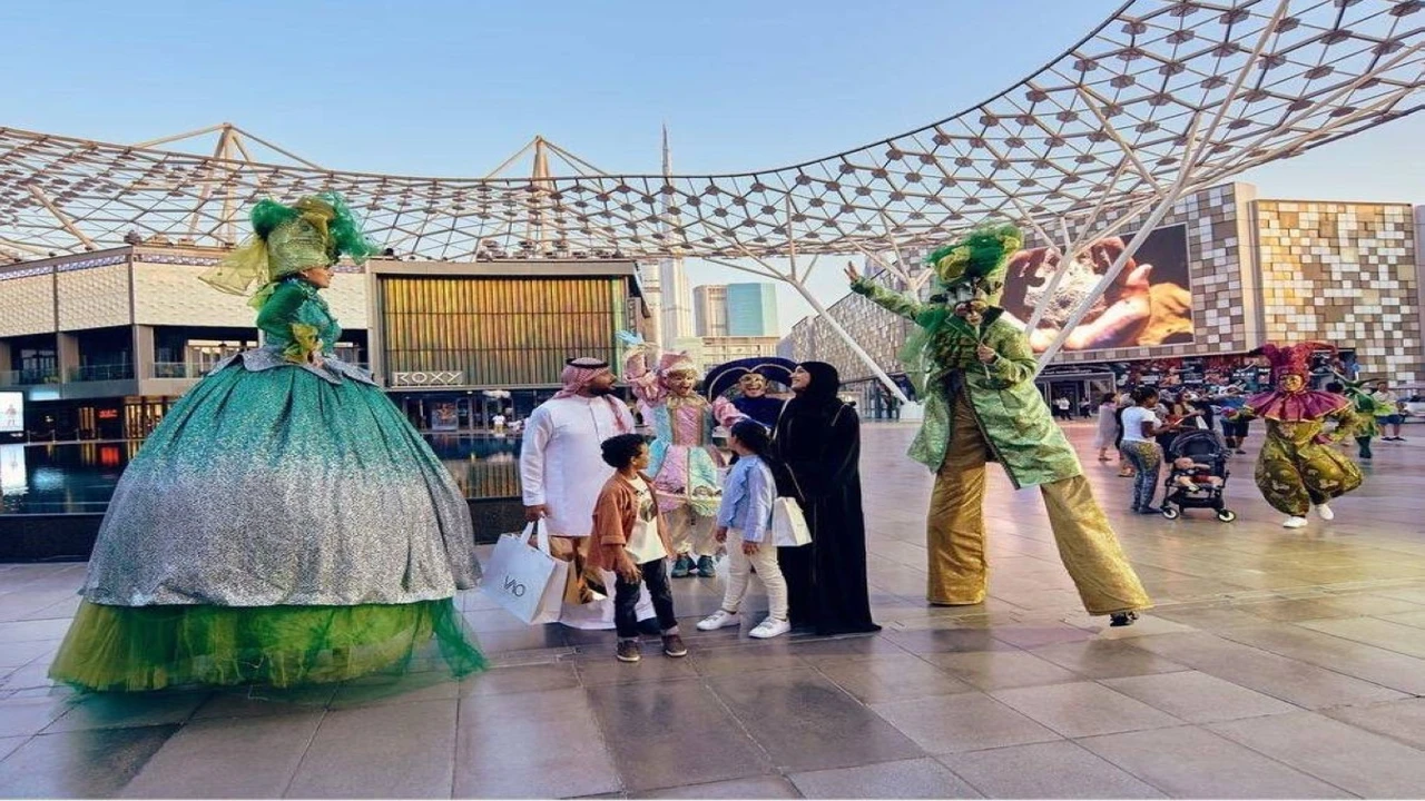 مفاجآت صيف دبي: تجارب تسوق فريدة وعروض فنية مدهشة